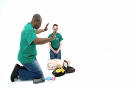 دفیبریلاتور AED چیست و چگونه کار میکند؟