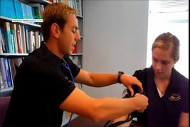 آموزش اندازه گیری فشار خون با گوشی پزشکی